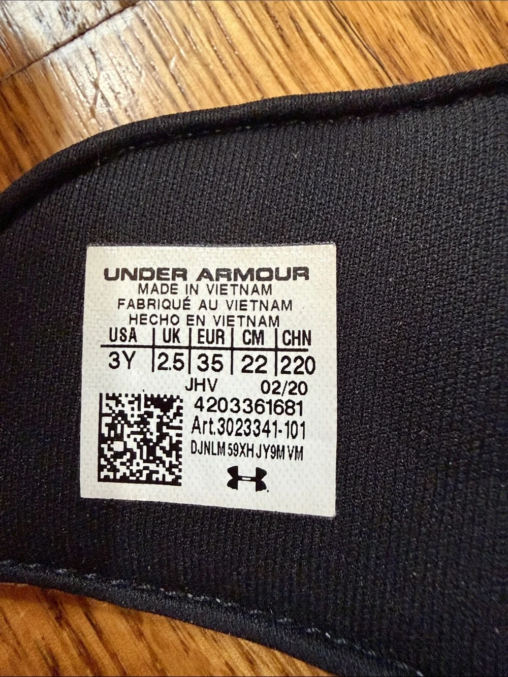 Boy’s Under Armour Flip Flops. Size 3Y. Excellent Condition.
